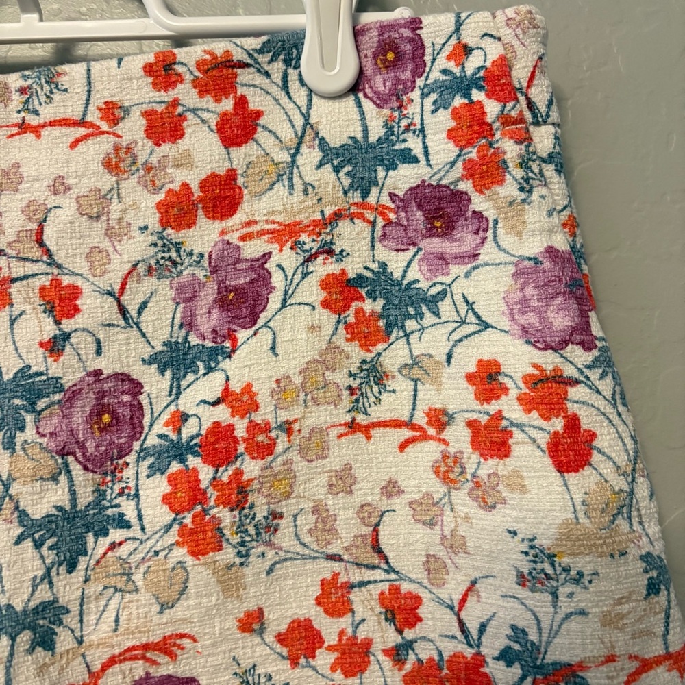 Ann Taylor white and purple floral high waisted side zip dressy shorts size 8 - Picture 6 of 16